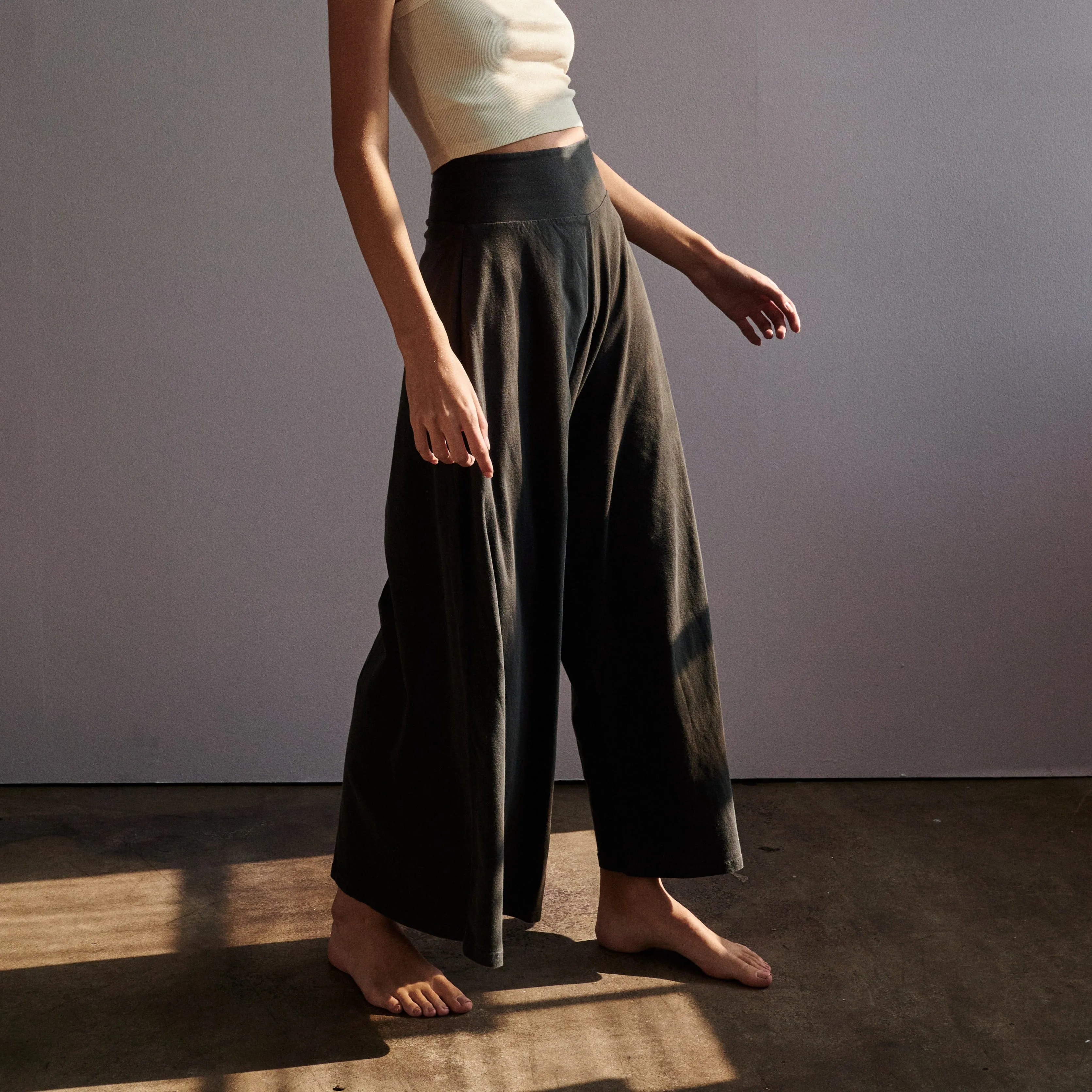 High-Waist Relaxed Wide-Leg Pant